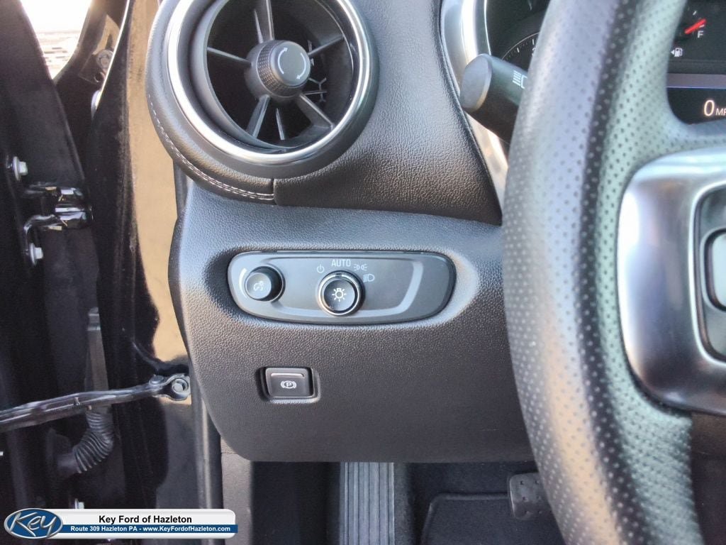 Used 2025 Chevrolet Blazer LT FWD image 29