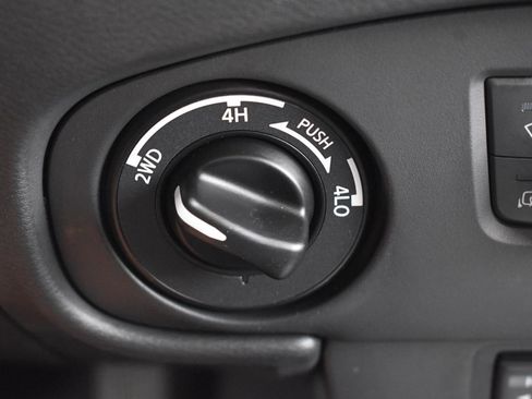 Used 2024 Nissan Frontier SV w/ SV Convenience Package AWD/4WD image 9