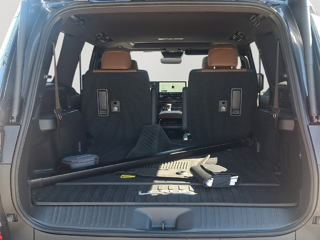 Used 2026 Lexus GX 550 w/ Accessory Package (2T) AWD/4WD image 30