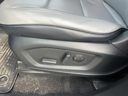 Used 2021 Ford Explorer XLT w/ Equipment Group 202A AWD/4WD image 32