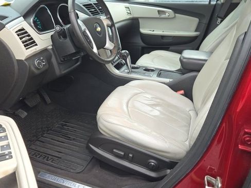 Used 2009 Chevrolet Traverse LTZ image 12