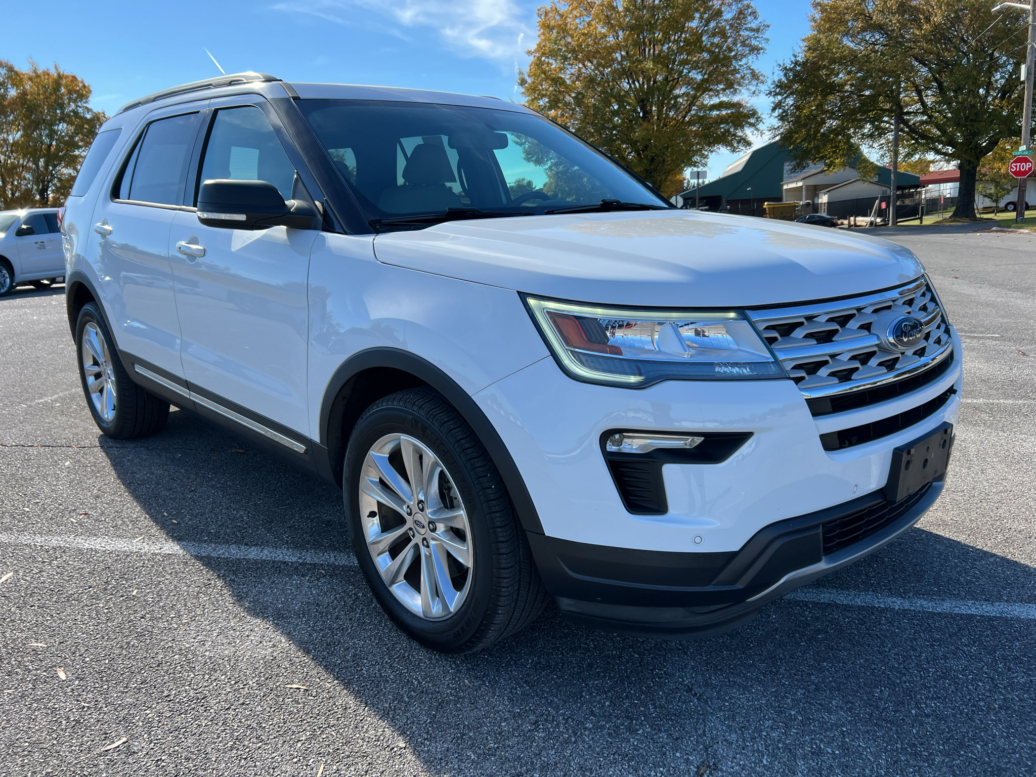 Used 2019 Ford Explorer XLT w/ Equipment Group 202A AWD/4WD image 1