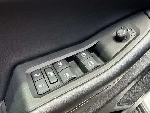 Used 2025 Jeep Grand Cherokee L Laredo RWD image 22