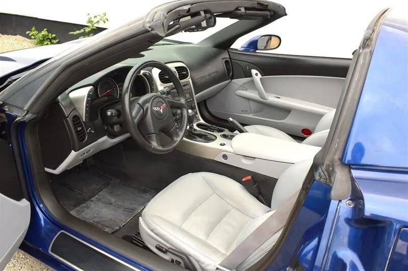 Used 2005 Chevrolet Corvette Coupe w/ Preferred Equipment Group RWD image 6
