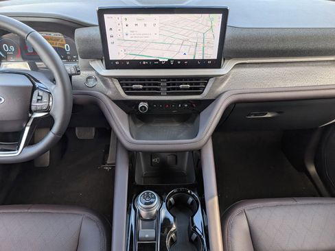 New 2026 Ford Explorer Platinum image 7