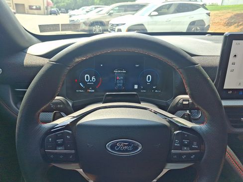 Used 2025 Ford Explorer ST AWD/4WD image 17