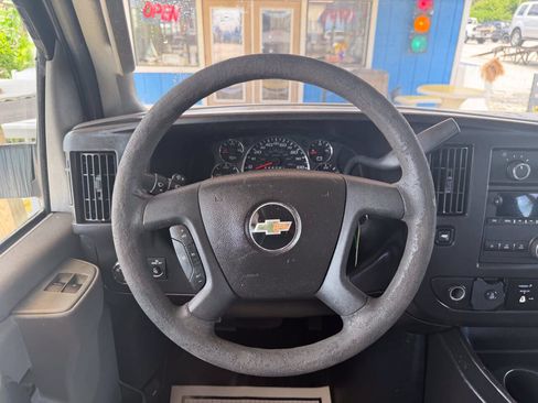 Used 2017 Chevrolet Express 2500 Extended RWD image 15