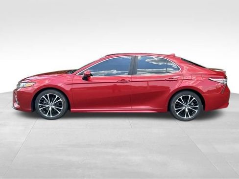 Used 2019 Toyota Camry SE FWD image 2