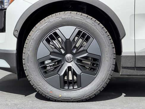 New 2026 Volvo EX30 Cross Country Ultra image 24