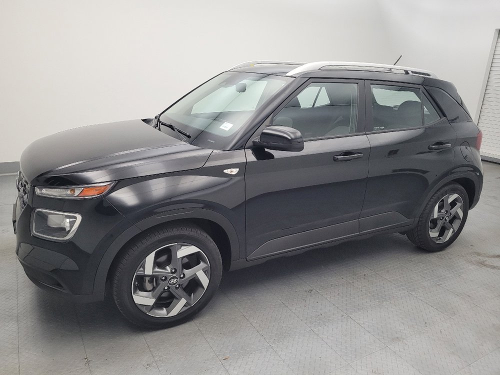 Used 2023 Hyundai Venue SEL FWD image 2