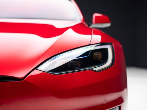 Used 2022 Tesla Model S Plaid image 10