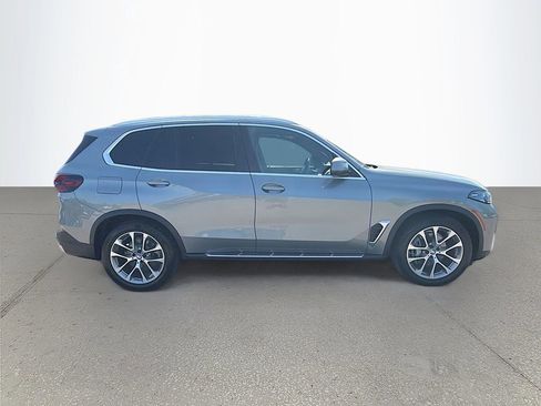 Used 2024 BMW X5 xDrive40i AWD/4WD image 3