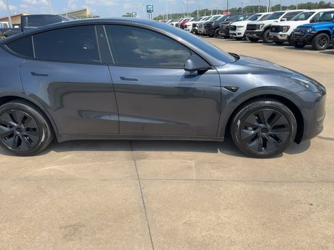Used 2025 Tesla Model Y Long Range AWD/4WD image 9