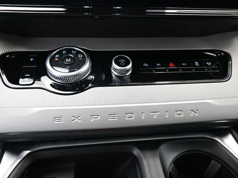 New 2025 Ford Expedition Active image 28