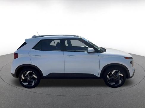 Used 2025 Hyundai Venue SEL FWD image 16