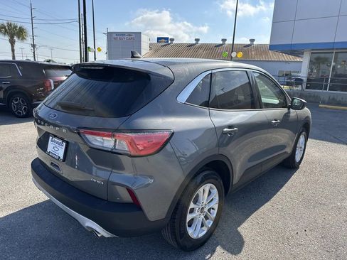 Used 2021 Ford Escape SE image 7