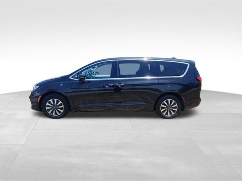 Certified 2024 Chrysler Pacifica Limited FWD image 18