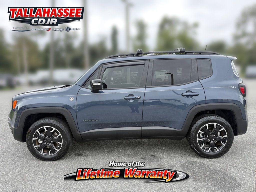 Used 2023 Jeep Renegade Latitude AWD/4WD image 9