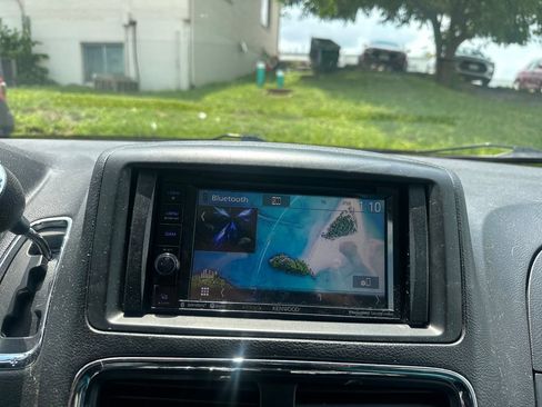 Used 2020 Dodge Grand Caravan SE FWD image 17