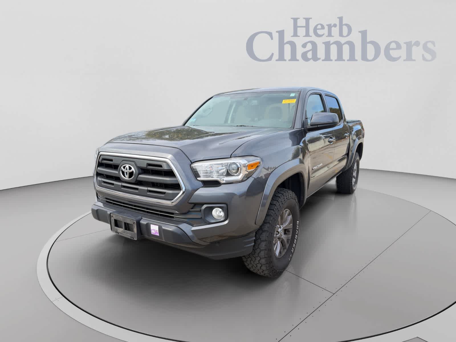 Used 2017 Toyota Tacoma SR5 w/ Tow Package AWD/4WD image 4