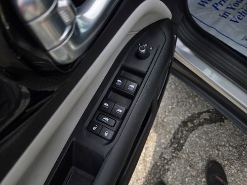 Used 2023 Jeep Compass Limited AWD/4WD image 13