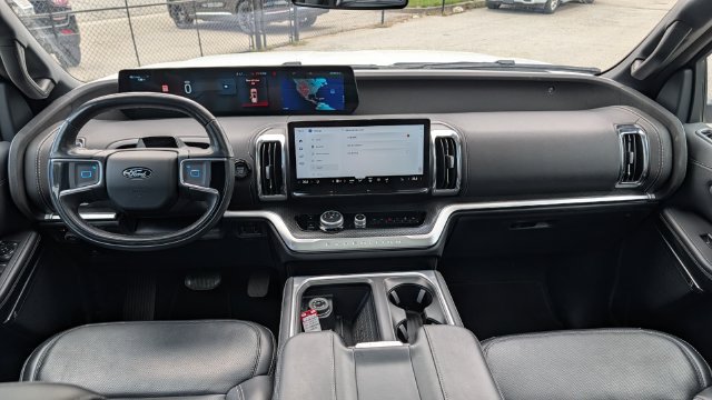 Used 2025 Ford Expedition Max Platinum w/ Stealth Appearance Package AWD/4WD image 2