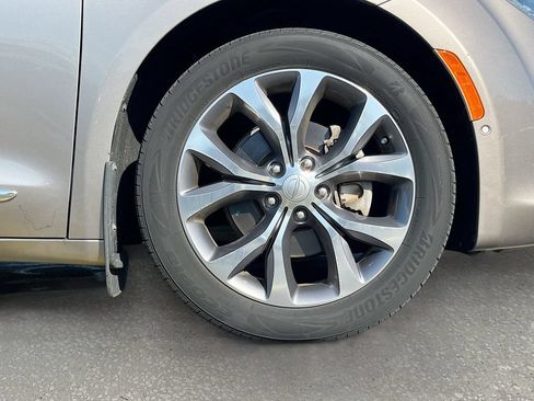Used 2017 Chrysler Pacifica Limited w/ Advanced Safetytec Group FWD image 31
