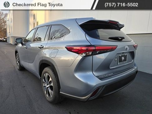 Used 2023 Toyota Highlander XLE image 5
