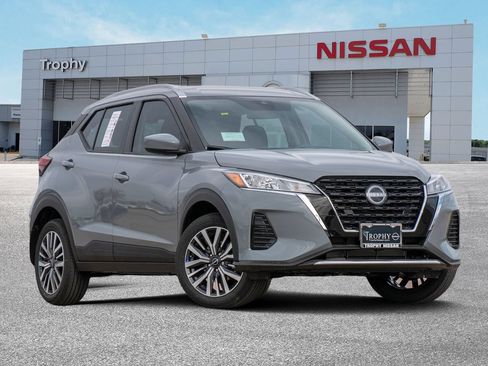 Used 2024 Nissan Kicks SV FWD image 2