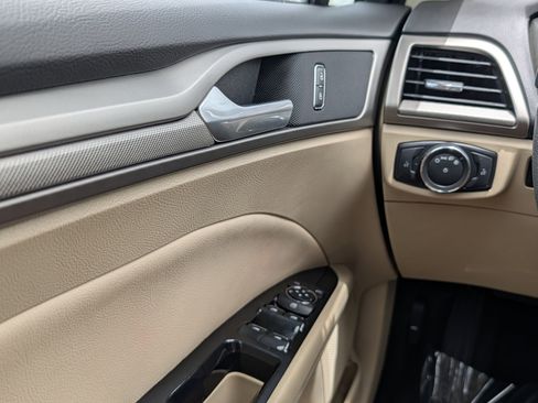 Used 2016 Ford Fusion SE FWD image 22