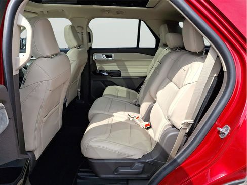 Used 2022 Ford Explorer Platinum w/ Equipment Group 601A image 14