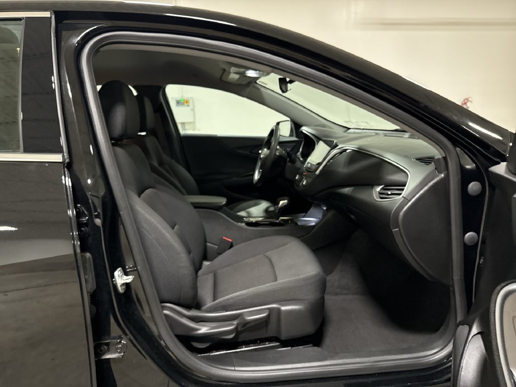 Used 2025 Chevrolet Malibu LT FWD image 21