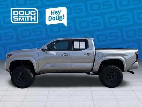 Used 2025 Toyota Tacoma SR5 AWD/4WD image 2
