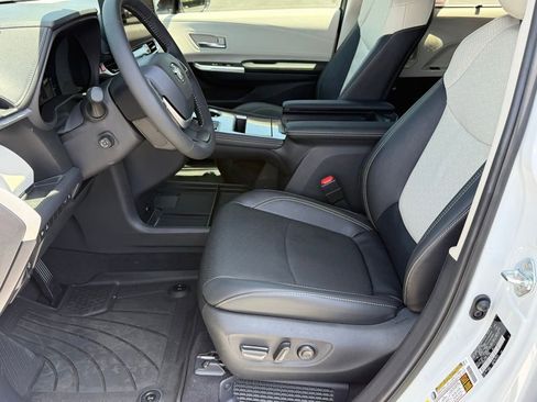 Certified 2025 Toyota Sienna Limited AWD/4WD image 20