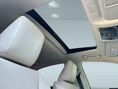 Certified 2023 Lexus ES 300h w/ Premium Package FWD image 16