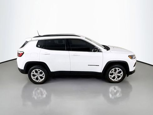 Used 2024 Jeep Compass Latitude w/ Convenience Group image 8
