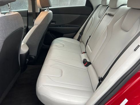 Used 2025 Hyundai Elantra Limited image 24