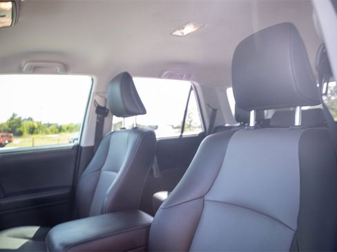 Used 2022 Toyota 4Runner SR5 Premium image 10