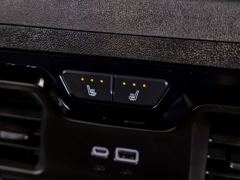 Used 2024 Chevrolet Silverado 2500 ZR2 w/ Technology Package image 23