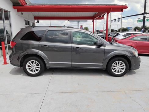 Used 2016 Dodge Journey SXT w/ Comfort/Convenience Group FWD image 3