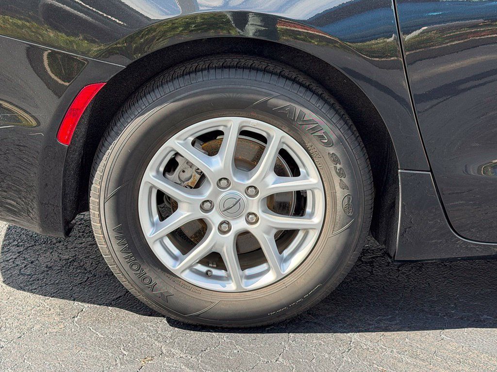 Used 2024 Chrysler Pacifica Touring-L FWD image 9