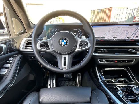 Used 2025 BMW X7 M60i image 5
