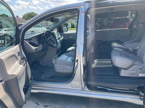 Used 2020 Toyota Sienna XLE FWD image 10