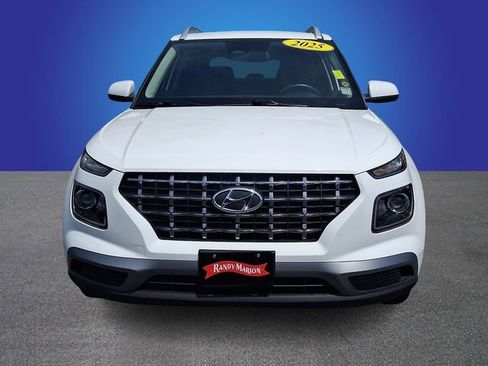 Used 2025 Hyundai Venue SEL FWD image 2