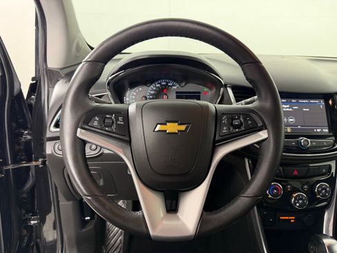 Used 2018 Chevrolet Trax Premier w/ Midnight Edition AWD/4WD image 12