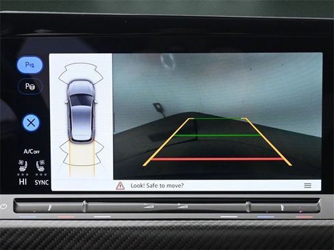 Used 2024 Volkswagen Golf R image 29