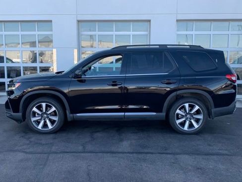 Used 2025 Honda Pilot Touring image 3