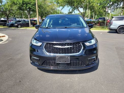 Used 2024 Chrysler Pacifica Limited FWD image 5