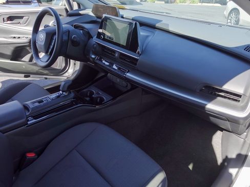 Used 2025 Toyota Prius LE FWD image 11