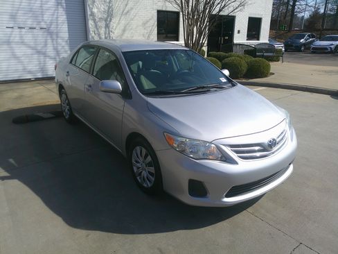 Used 2013 Toyota Corolla LE image 5